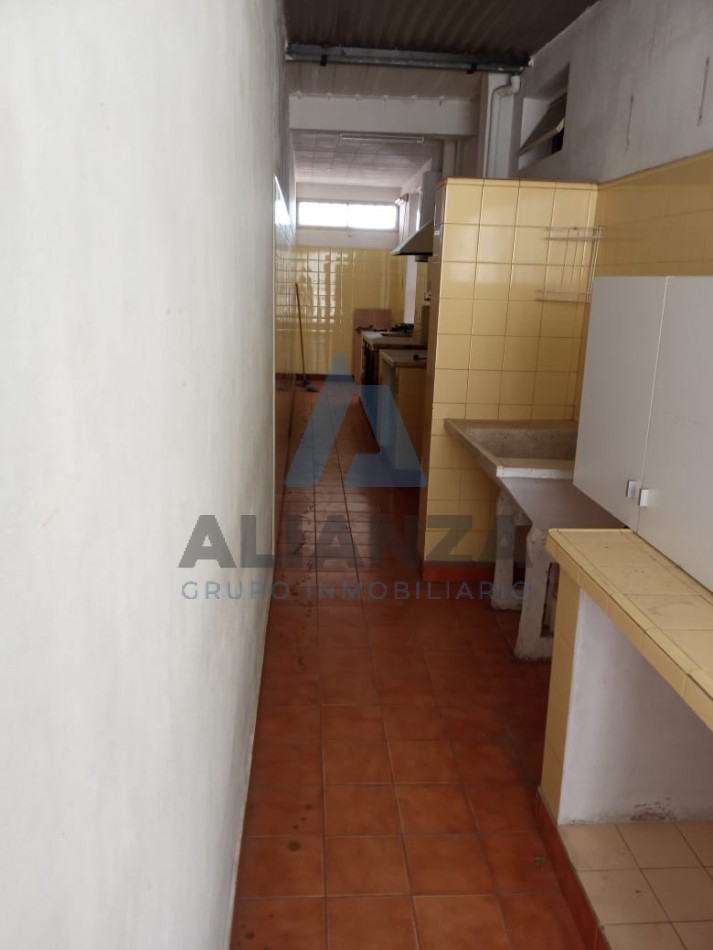 CASA EN VENTA BARRIO EL TRIBUNO - 4 DORMITORIOS