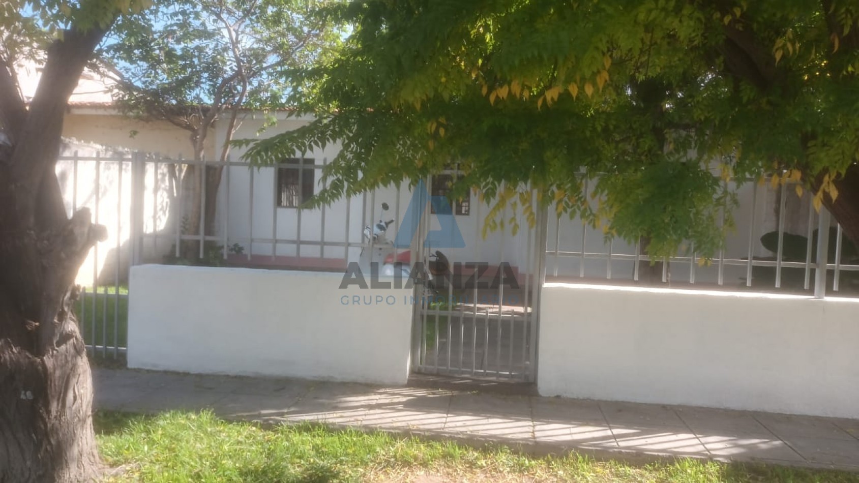 CASA 4 DORMITORIOS - CALLE EDUARDO WILDE
