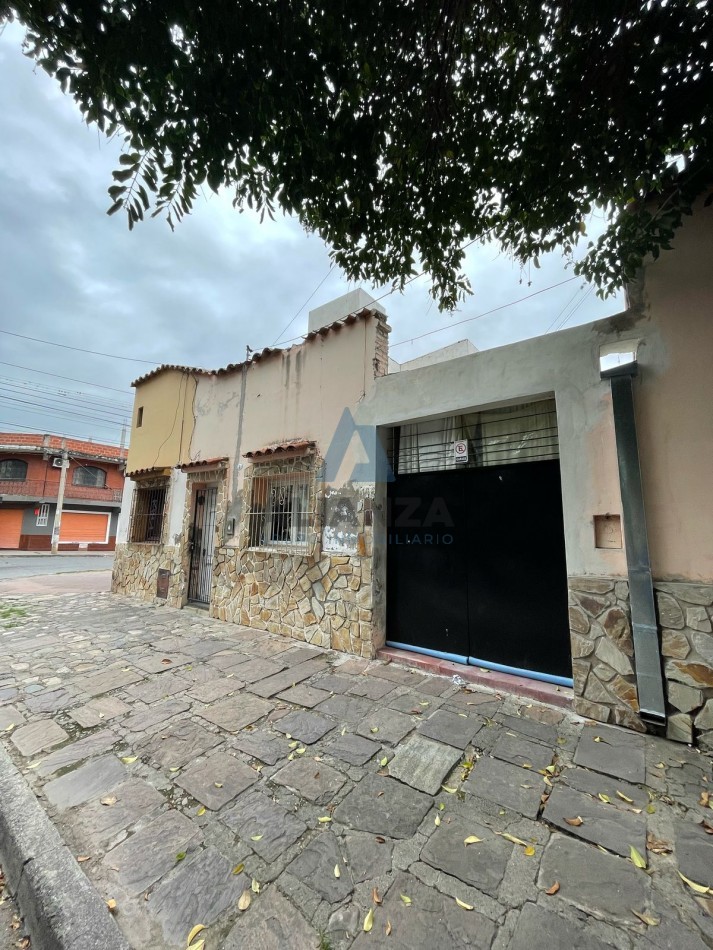 CASA ESQUINA CON LOCAL COMERCIAL