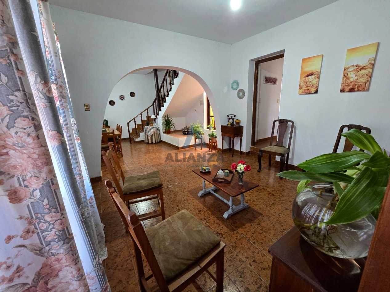 Casa en venta ubicada a dos cuadras Colegio Estrada