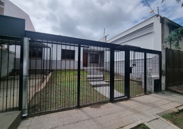CASA DE TRES DORMITORIOS A ESTRENAR EN VENTA EN BARRIO TRES CERRITOS
