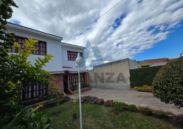 Casa en venta ubicada a dos cuadras Colegio Estrada 